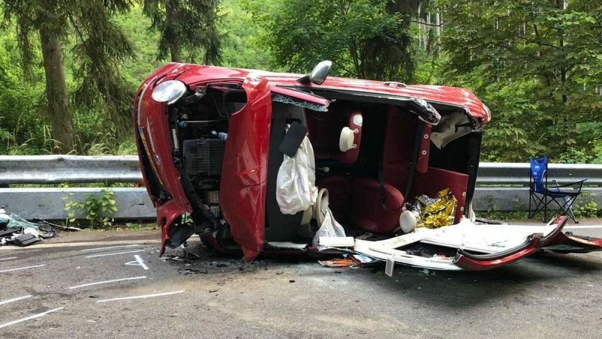Une des deux voitures impliquées dans l'accident près de Lultzhausen le 19 juin 2022