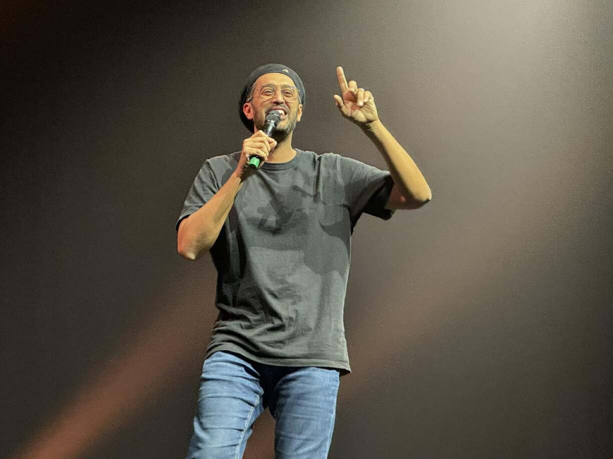 Djamil Le Shlag sur scène à l'Aalt Stadhaus le 27 janvier 2026