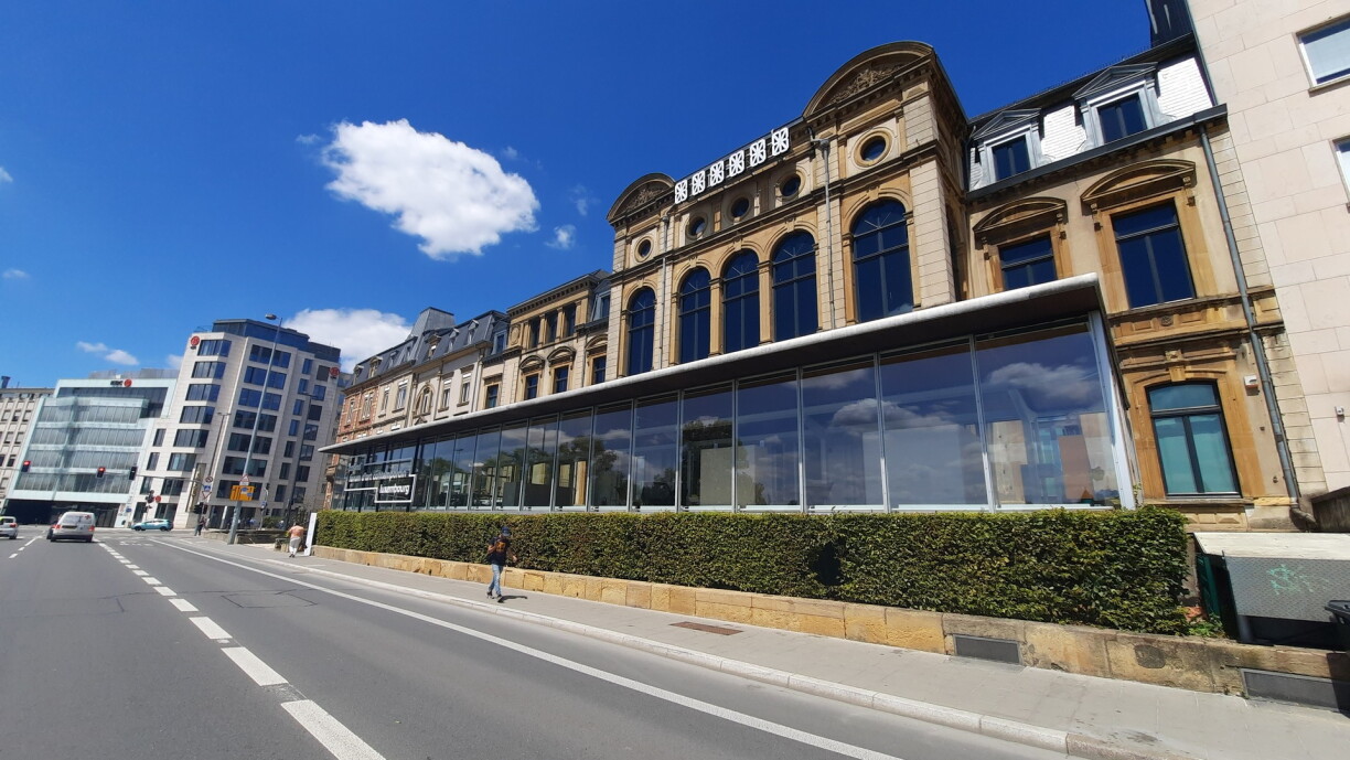 À l'époque de la CECA, la célèbre verrière du Casino Forum d'art contemporain (boulevard F.-D. Rooosevelt) accueillait un restaurant avec vue imprenable sur... le siège de la CECA.