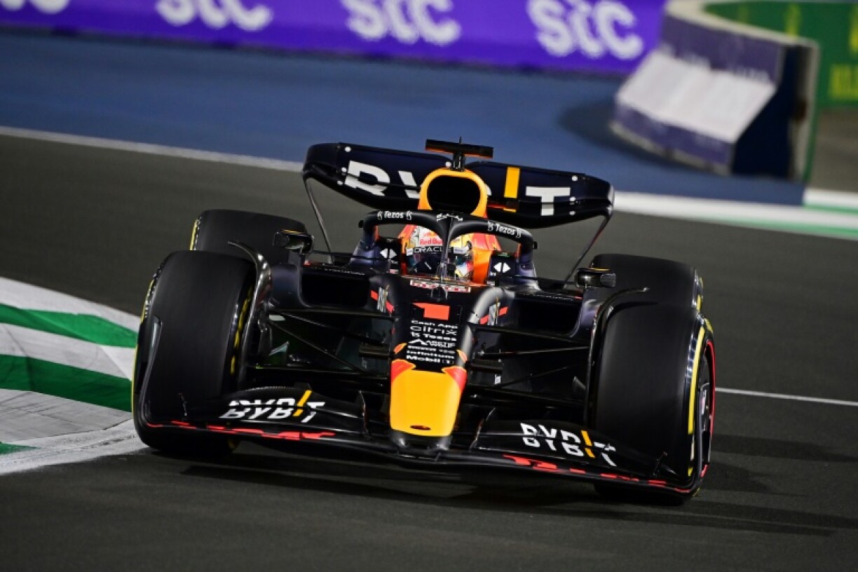 Le pilote Red Bull Max Verstappen lors de la 2e séance d'essais libres du GP d'Arabie saoudite à Jeddah, le 25 mars 2022
