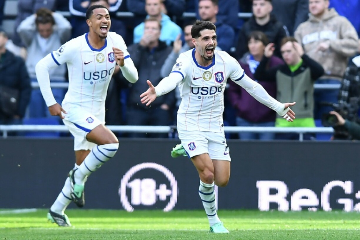 Pedro Neto scored twice in Chelsea's win at Everton