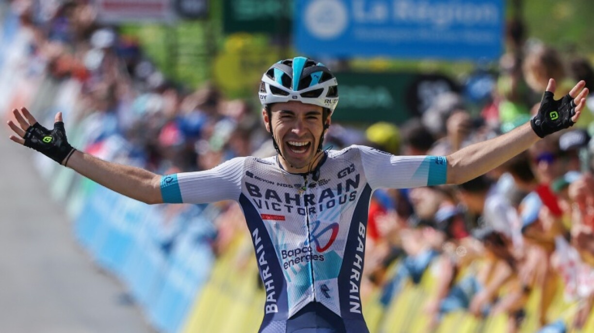 Lenny Martinez lors de sa victoire d'étape au Critérium du Dauphiné, le 15 juin 2025 au Mont Cenis