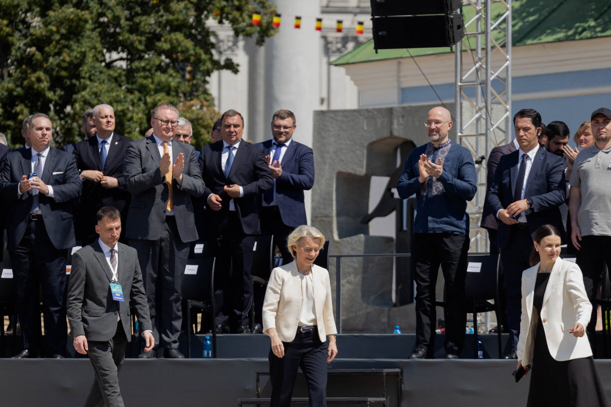D'EU-Kommissiounspresidentin Ursula von der Leyen bei hirer Visitt zu Kiew.