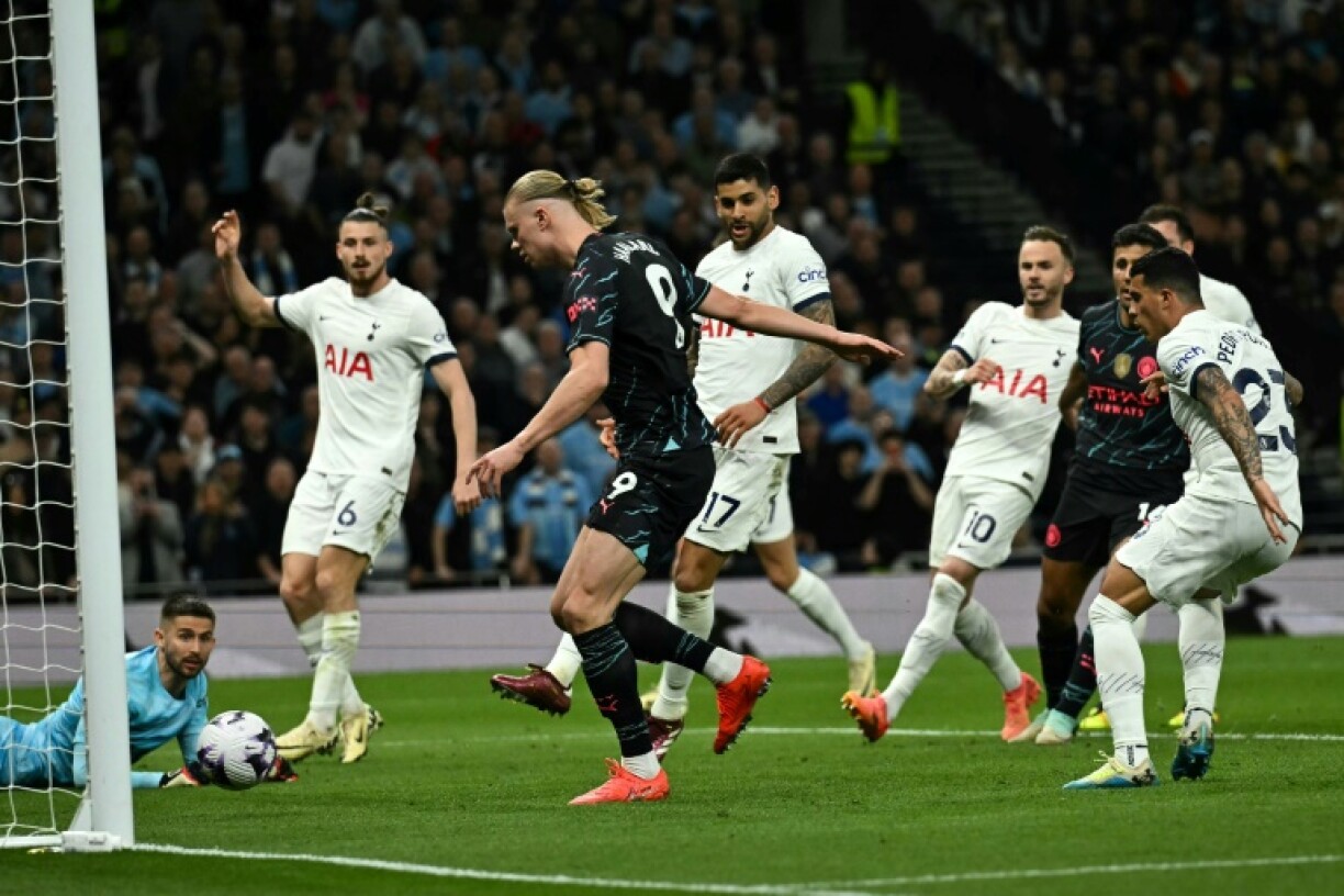 Erling Haaland crucifie la défense de Tottenham et place City en tête de la Premier League, le 14 mai 2024 à Londres