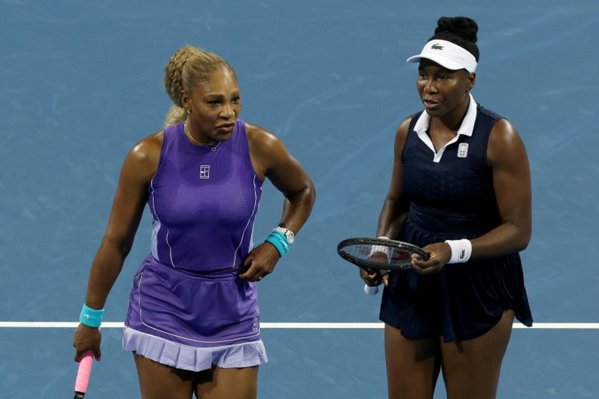 Serena Williams (à gauche) et sa soeur Venus se sont inclinées face à la paire Marta Kostyuk-Peyton Stearns lors du tournoi WTA 1000 de Cincinnati le 17 août 2026