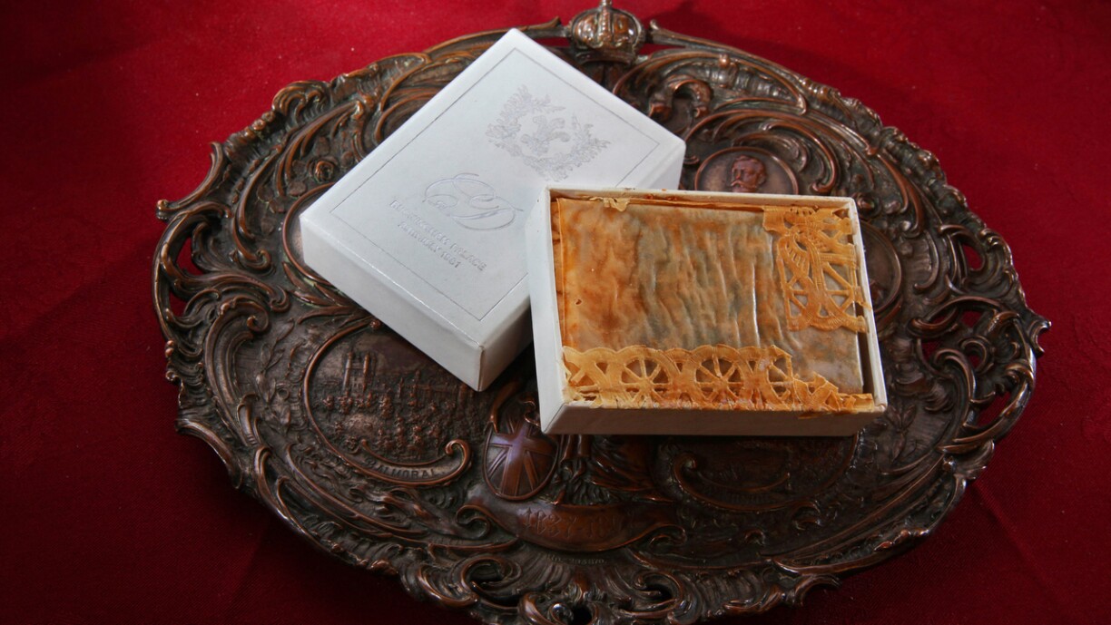 E Stéck vum Hochzäitskuch vum Prënz Charles an der Prinzessin Diana, dat am Joer 2011 op der