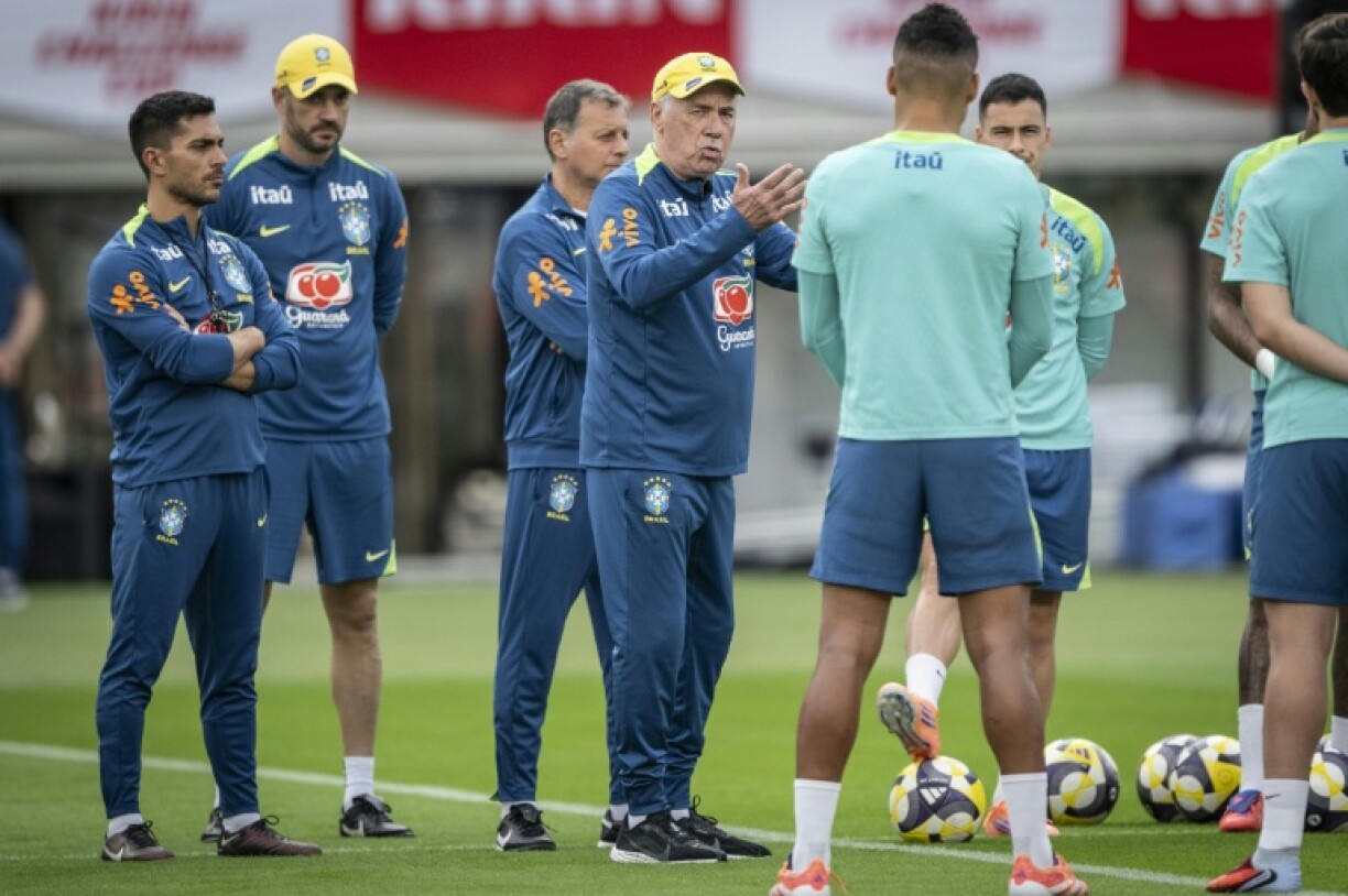 Brazil's head coach Carlo Ancelotti speaks to his players in Tokyo
