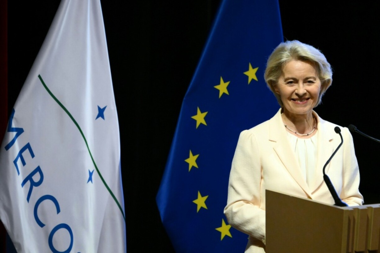 La présidente de la Commission européenne, Ursula von der Leyen, prononce un discours lors de la cérémonie de signature de l'accord commercial entre l'Union européenne et le Mercosur, à Asuncion, le 17 janvier 2026.