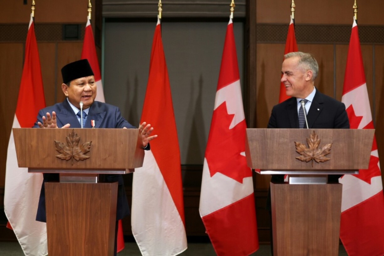 Indonesian President Prabowo Subianto (L) called the agreement a 'historic moment' during an official visit to Ottawa