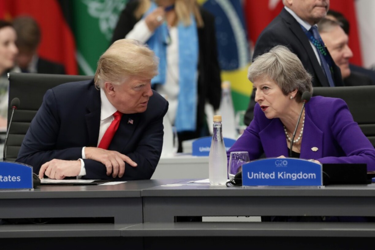 Le président américain Donald Trump(g) et la Première ministre britannique Theresa May (d) lors du sommet du G20, le 30 novembre 2018 à Buenos Aires, en Argentine