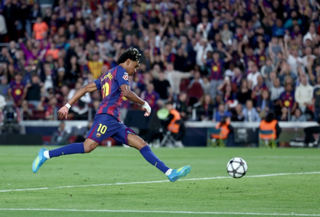 Lamine Yamal inscrit le troisième but du FC Barcelone face à l'Espanyol, le 11 avril 2026 au Camp Nou