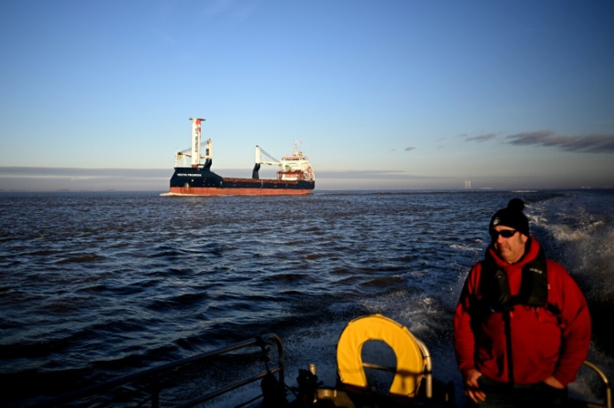 The AirWing works like a vertical aeroplane wing. It harnesses the wind that hits its surface to propel the ship