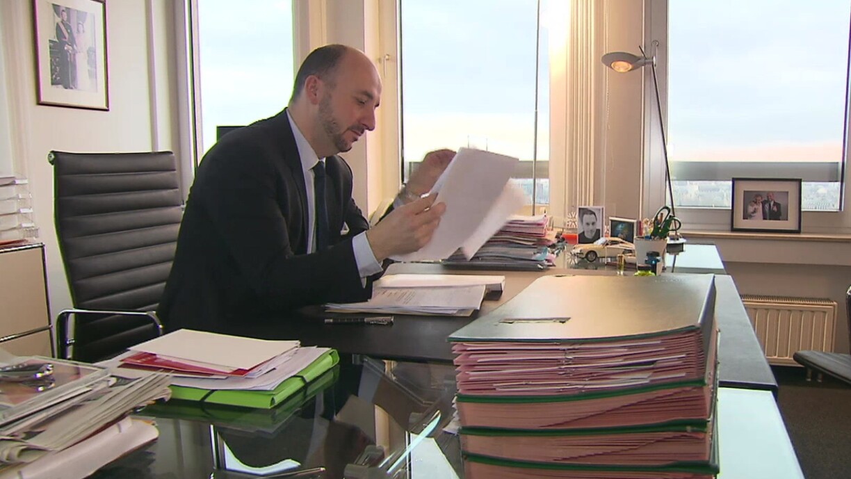 No senger politescher Karriär, waarden elo e puer intressant Posten a Verwaltungsréit op den Etienne Schneider.