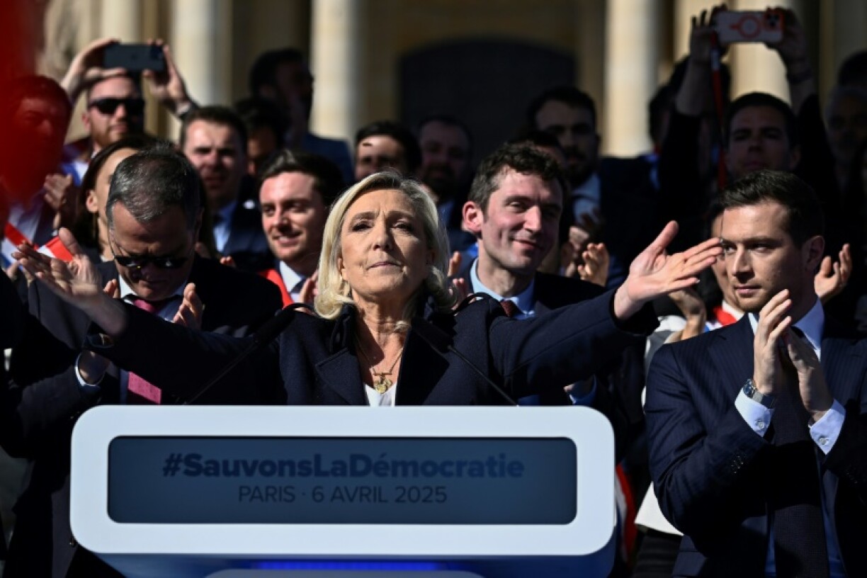 La cheffe de file du Rassemblement nationale, Marine Le Pen, lors d'un rassemblement de soutien après sa condamnation, le 6 avril 2025 à Paris