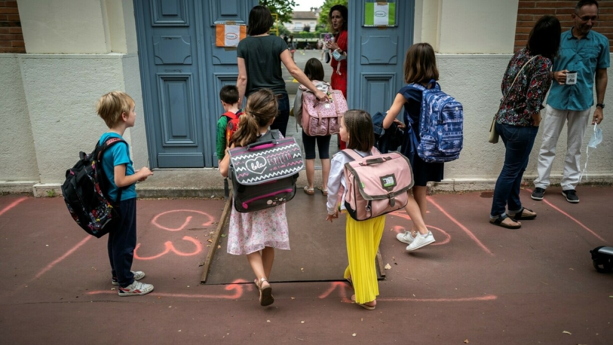 Parents and children arrive at the Jules Julien elementary school in Toulouse, southern France, on June 22, 2020 following the reopening of schools as France eases lockdown measures taken to curb the spread of the COVID-19 (the novel coronavirus).