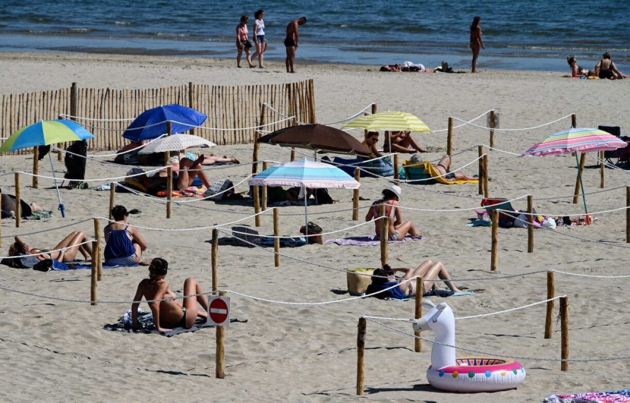 La plage de la Grande-Motte, en France, avec ses règles de distanciation physique, en mai 2020.