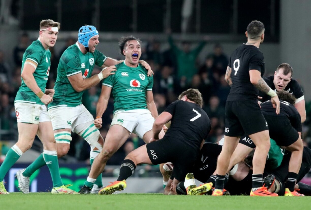 La joie de l'ailier irlandais James Lowe, après avoir marqué le 1er essai face à la Nouvelle-Zélande, lors de leur test-match de la tournée d'automne, le 13 novembre 2021 à l'Aviva Stadium à Dublin