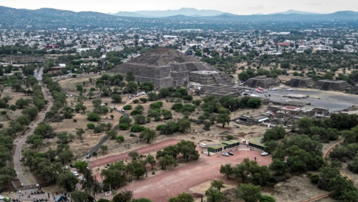 Une vue aérienne montre la pyramide de la Lune sur le site archéologique de Teotihuacan, après une fusillade, dans l'Etat de Mexico, le 20 avril 2026