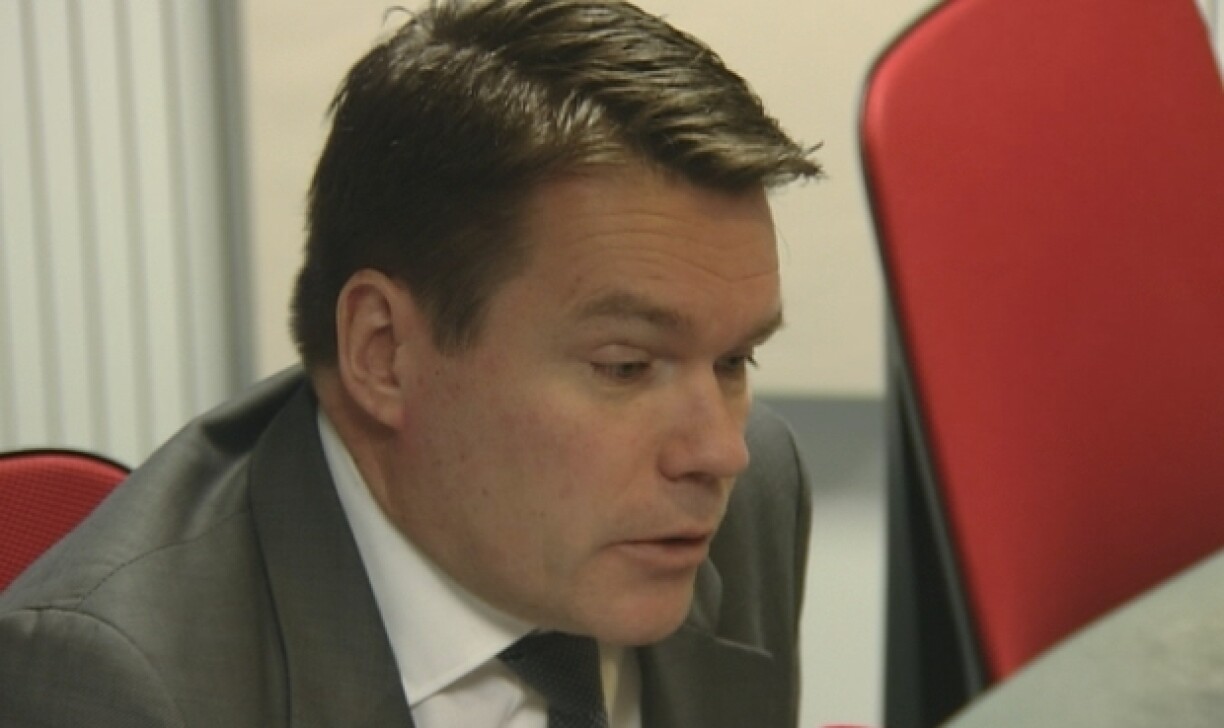 D'Post-Sue fir Join sinn net futsch. Dat ass de Bilan en Donneschdeg de Moie vum Direkter vun der Post, Claude Strasser, nodeems hien den Deputéierten an der zoustänneger Chamberkommissioun Explikatiounen am Dossier ginn huet. Dat, wat d’CSV mat hire Behaaptunge géif erreechen, wier d’Geschäft vun Join ze schiedegen, esou de Claude Strasser, wéi d’Kamera an de Mikro net matgelaf sinn.