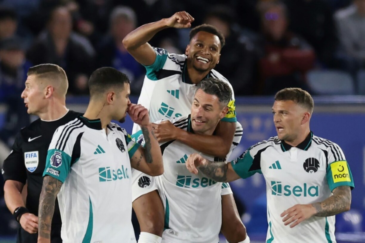 Newcastle's Jacob Murphy (centre) celebrates his second goal against Leicester