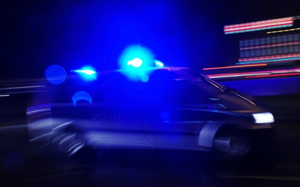 Eine Achtjährige hat in Niedersachsen eine gefährliche Trunkenheitsfahrt ihrer Mutter gestoppt - per Notruf aus dem fahrenden Auto. Das verängstigte Kind setzte diesen per Freisprechanlage ab, wie die Polizei in Diepholz berichtete.