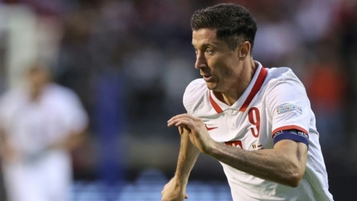 L'attaquant polonais Robert Lewandowski, le 8 juin 2022 lors du match de Ligue des nations contre la Belgique à Bruxelles, devrait animer le mercato européen