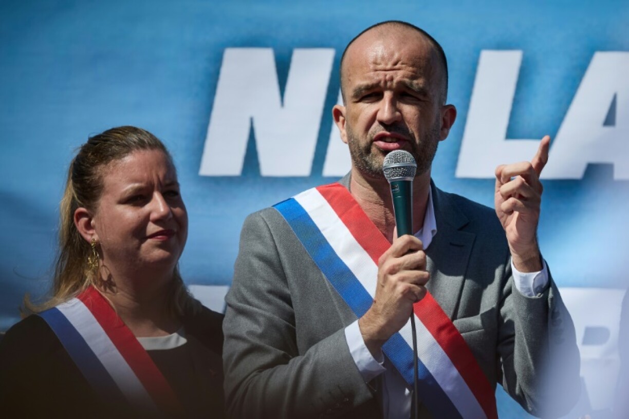 Manuel Bompard (dp et Mathilde Panot de LFI lors d'un rassemblement contre l'extrême-droite à Paris, le 6 avril 2025
