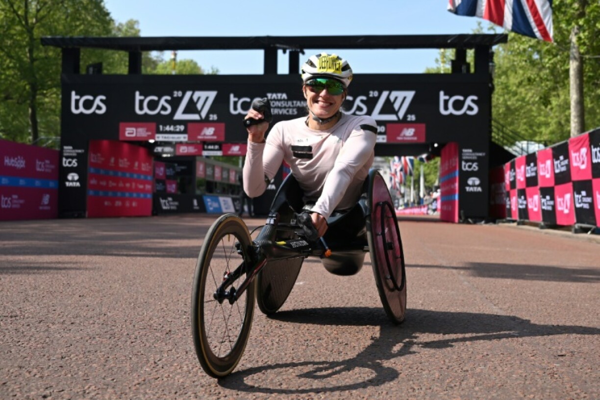 Swiss Catherine Debrunner won her third women's wheelchair London marathon crown whilst compatriot Marcel Hug won the men's for a seventh time