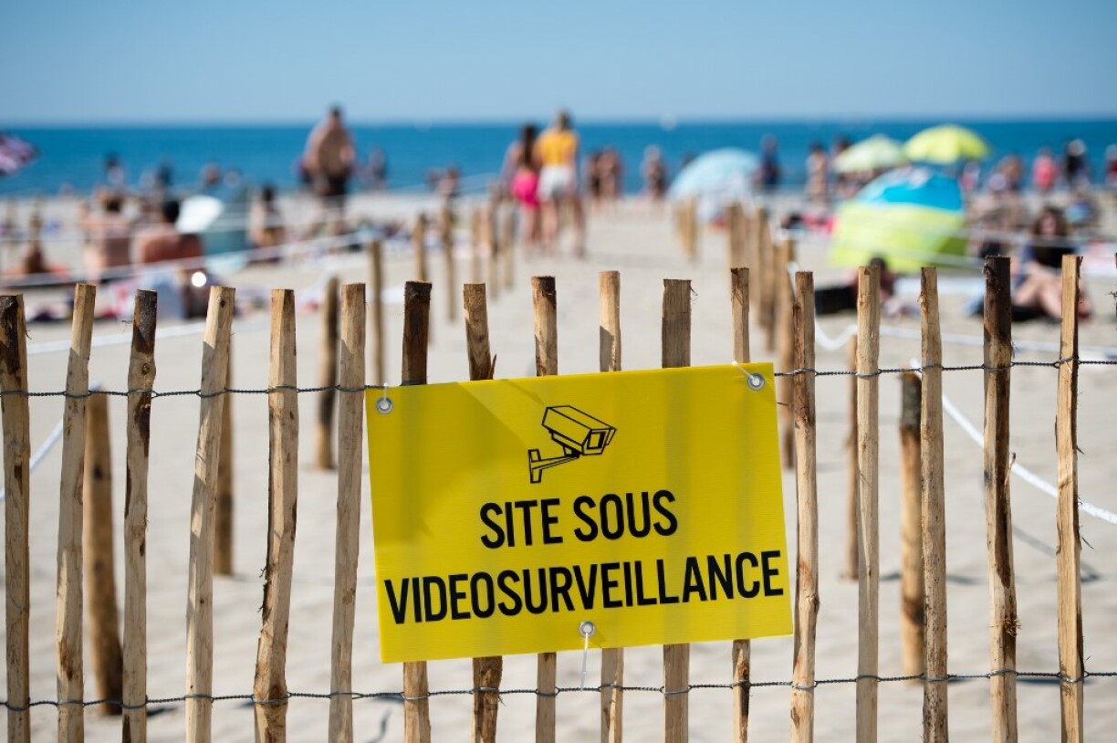 Une plage de la Grande Motte surveillée pendant le déconfinement.