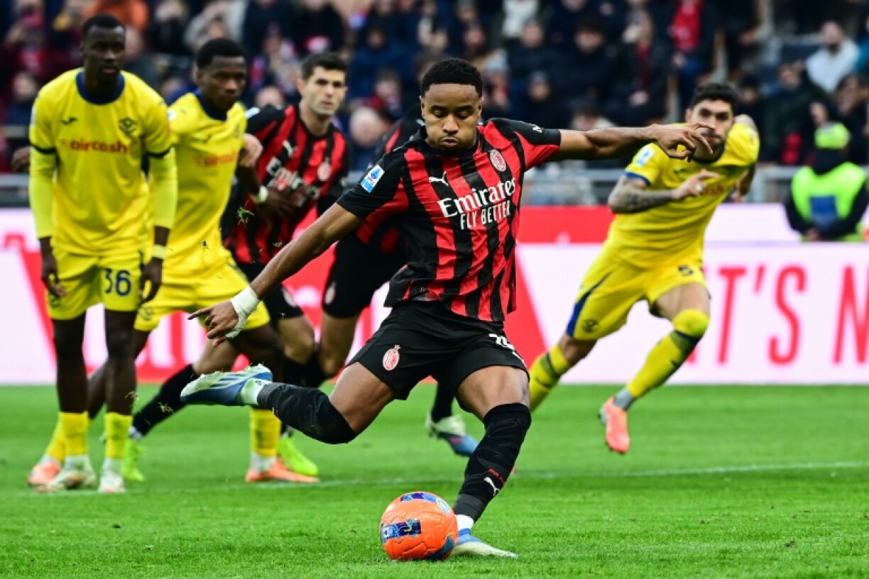L'attaquant français de l'AC Milan Christopher Nkunku a marqué un doublé, dont un penalty contre Vérone au stade San Siro de Milan le 28 décembre 2025