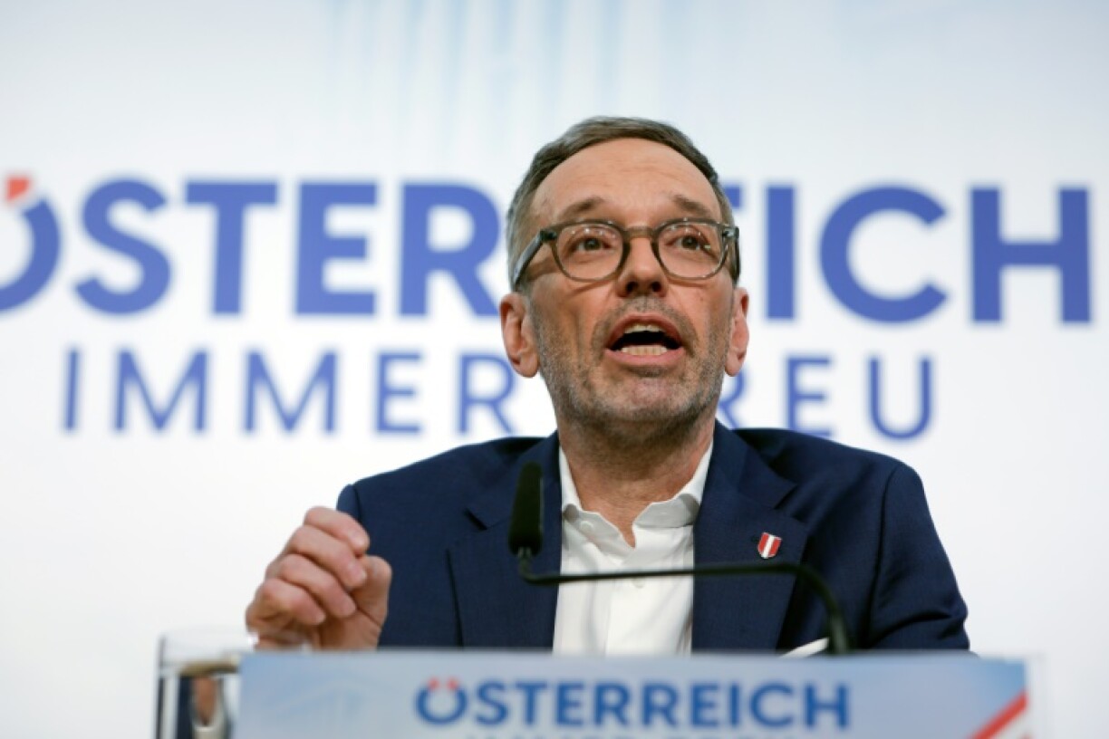 Le leader de l'extrême droite autrichienne Herbert Kickl tient une conférence de presse, le 12 février 2025 à Vienne