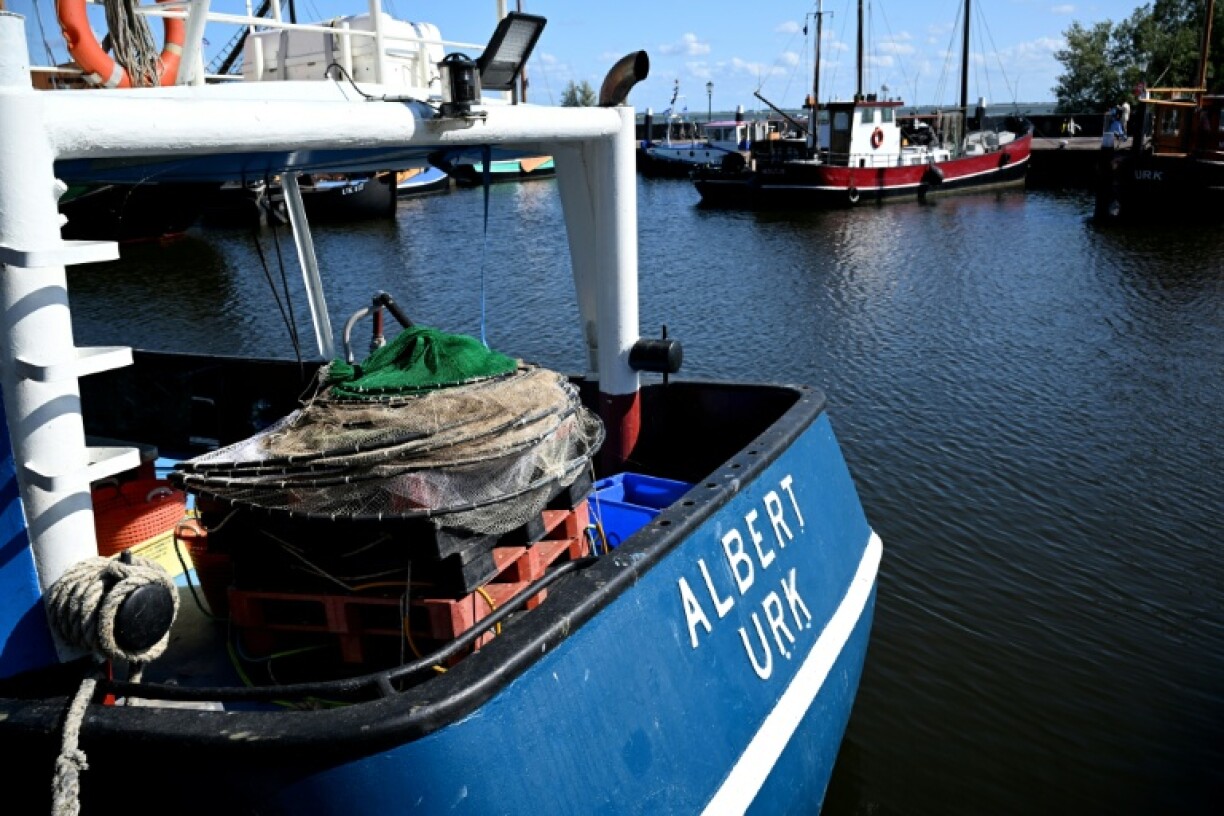 Volunteers from the local fishing community in Urk have launched a campaign using DNA analysis and artificial intelligence to locate the remains of fishermen lost at sea