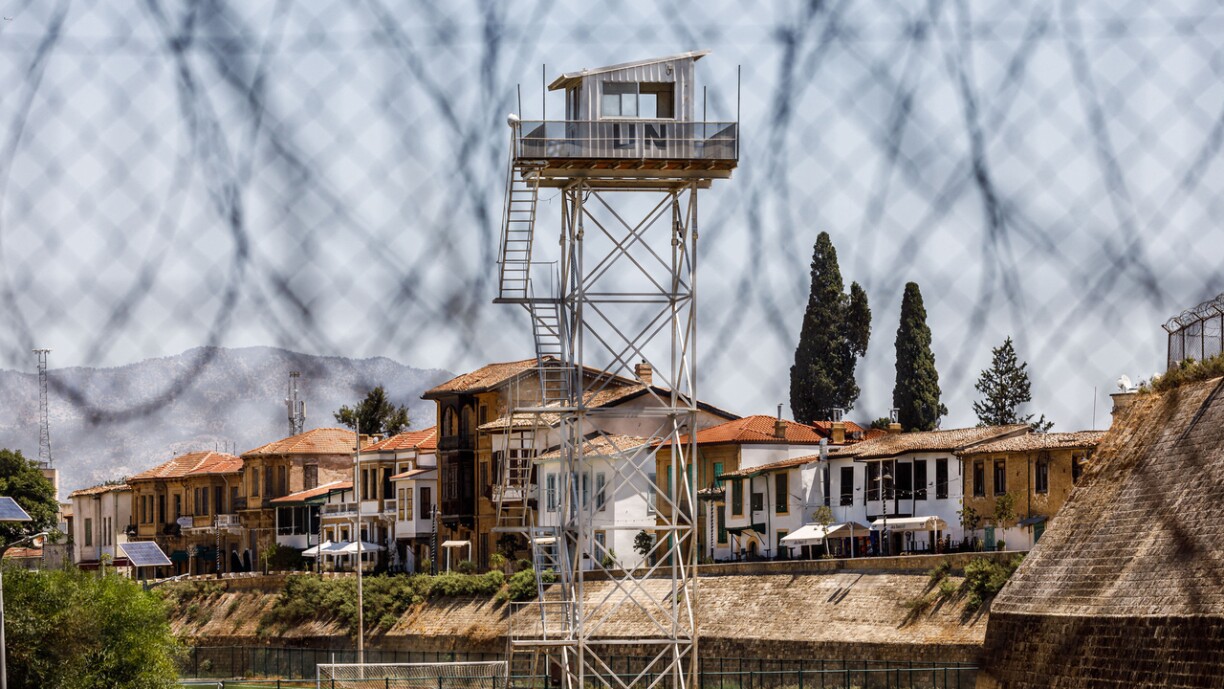 En UN Posten an enger Pufferzon bei Nikosia.