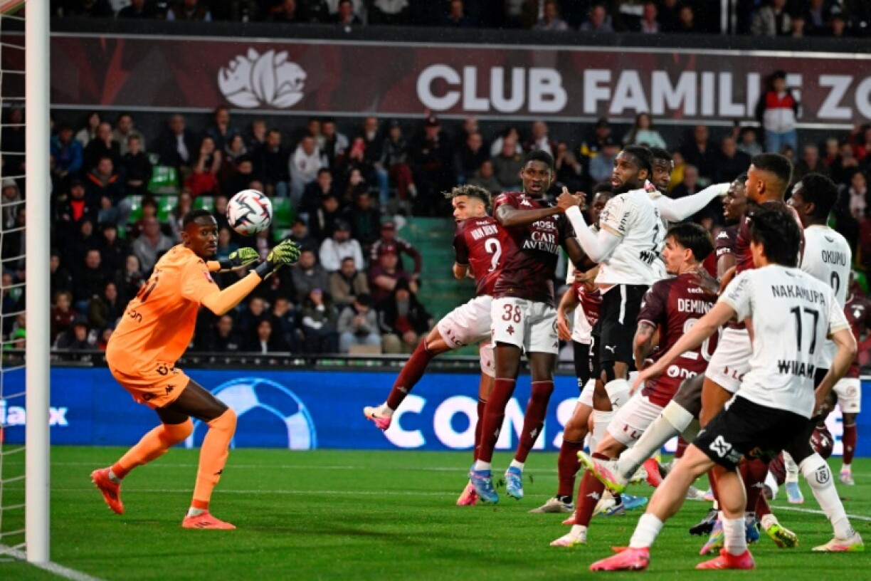 Cedric Kipre (C) heads in Reims' equaliser at Metz