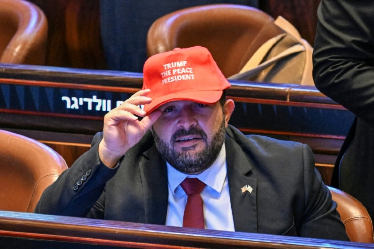 Some audience members even wore red MAGA-style hats saying