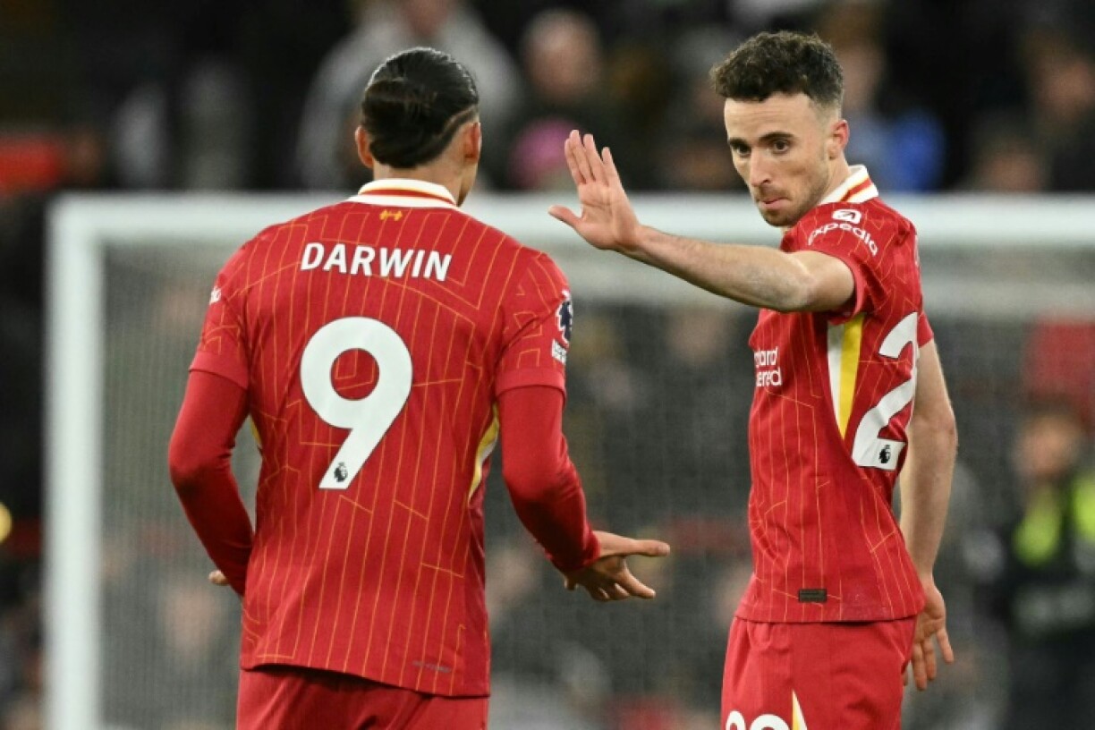 There is so much pain says Darwin Nunez (L) on hearing of the death of his Liverpool team-mate Diogo Jota (R)