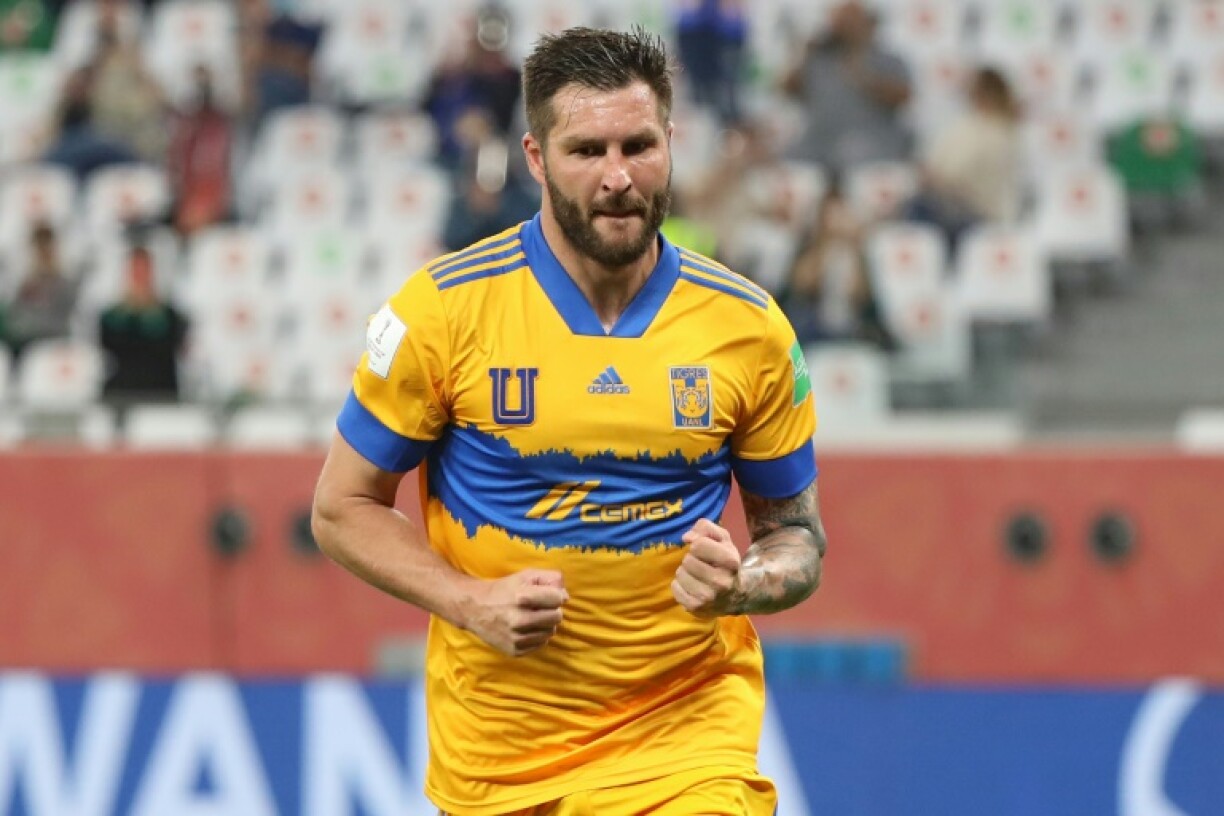 L'attaquant français du club mexicain des Tigres de Nuevo Leon, André-Pierre Gignac, exulte après son but face au club brésilien Palmeiras, à Ar-Rayyan au Qatar, le 7 février 2021