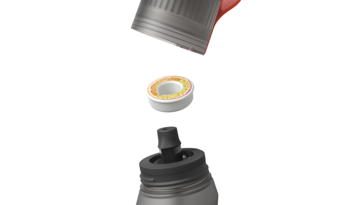 La capsule se visse sur la paille en plastique: c'est elle qui doit faire illusion.