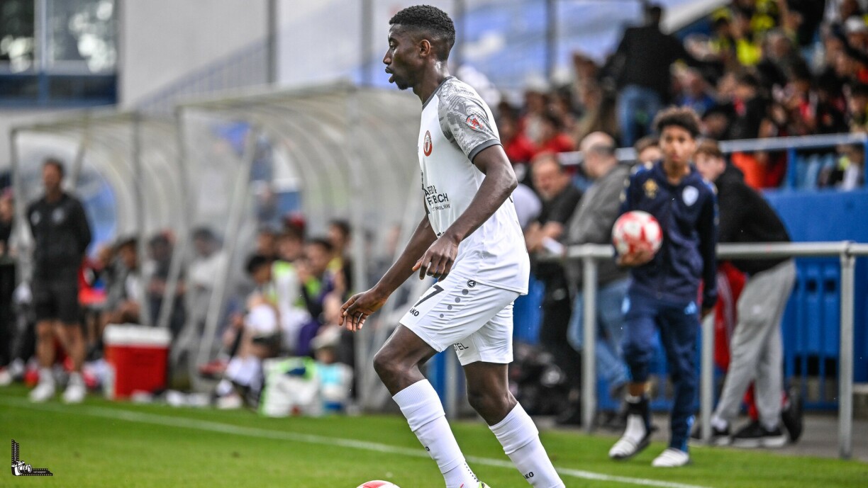 Bruno Mendes, titularisé dans le couloir gauche, a rendu une copie très propre à l’image de celle de Strassen ce jeudi