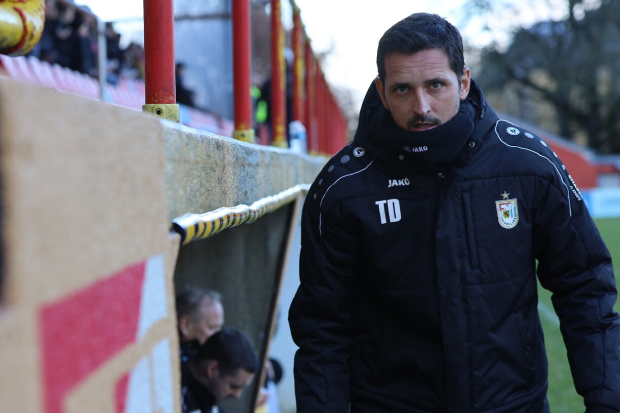 Dino Toppmöller photographié alors qu'il entraînait encore le F91 Dudelange.