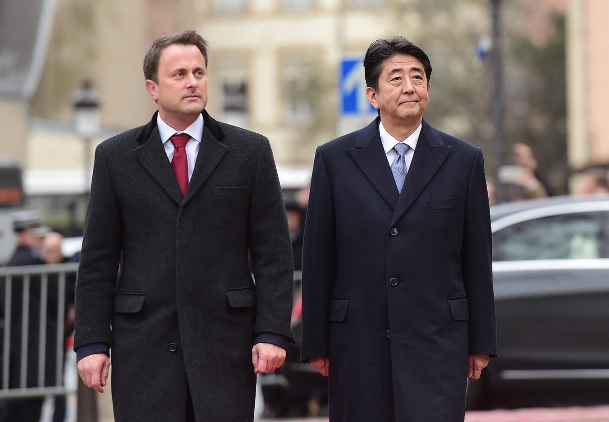 Japanese Prime Minister Shinzo Abe (R) is welcomed by Luxembourg's Prime Minister Xavier Bettel at the start of his official visit to Luxembourg on December 1, 2015