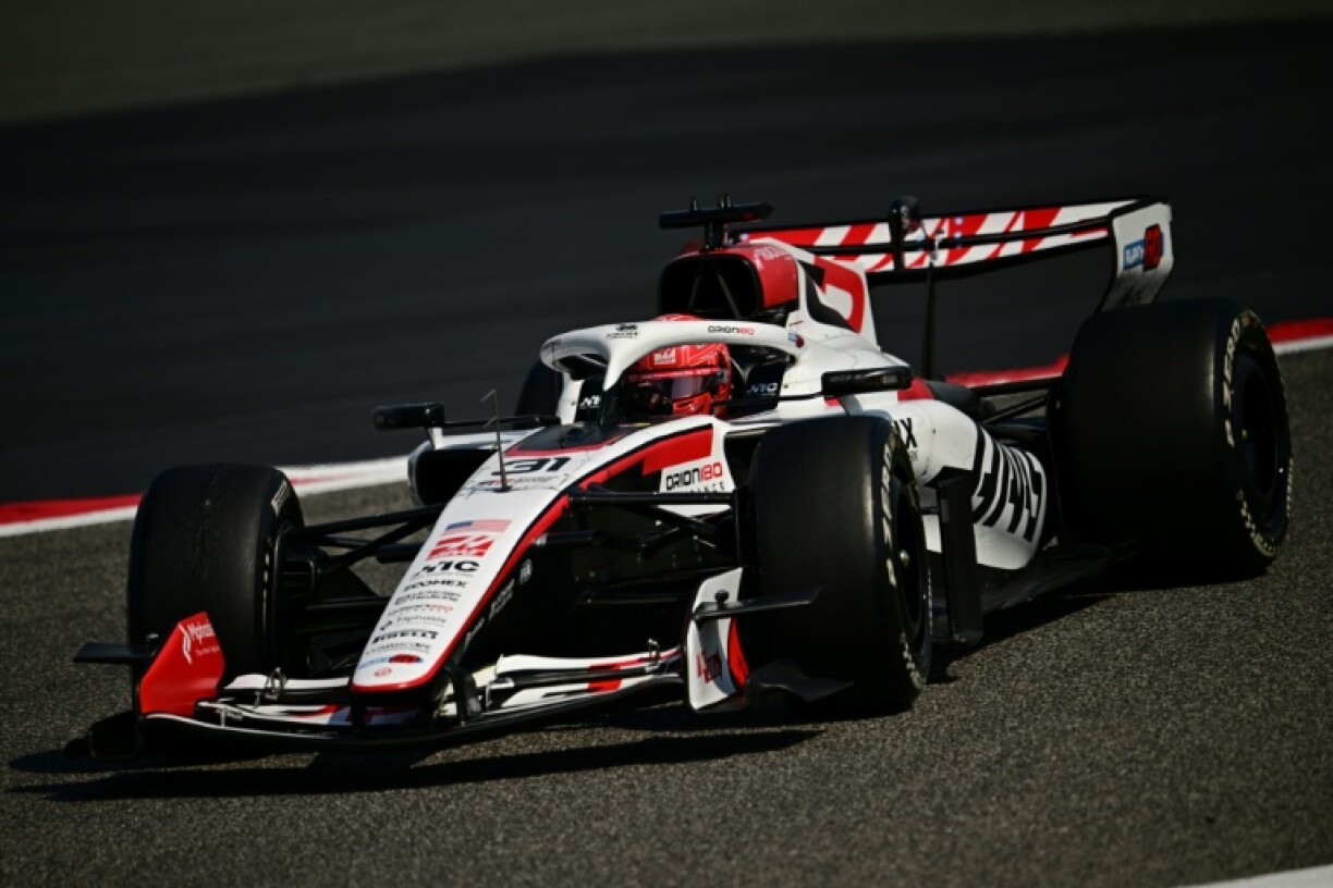 Esteban Ocon, sur sa Haas, participe aux essais d'avant-saison, le 20 février 2026 à Bahreïn