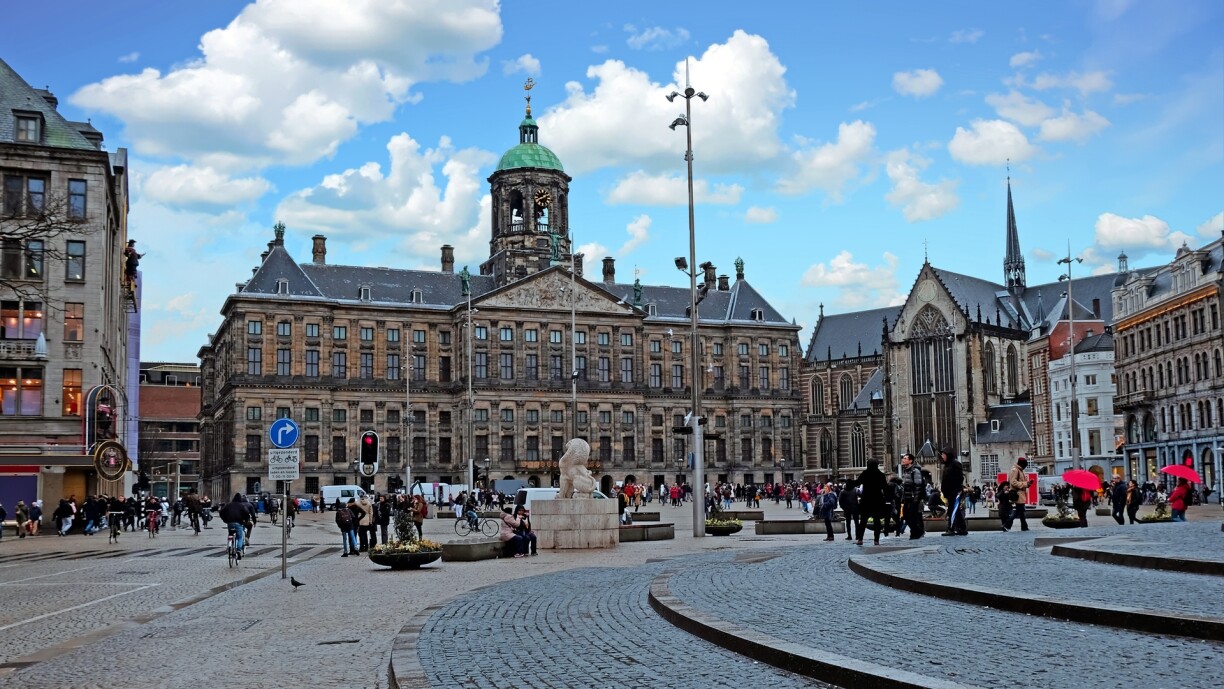 Dam Square, one of the locations where the attacks began