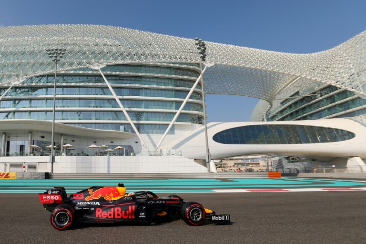 Le pilot néerlandais Max Verstappen, au volant de sa Red Bull, lors de la 3e séance d'essais libres du Grand Prix d'Abou Dhabi, le 12 décembre 2020 à Abou Dhabi