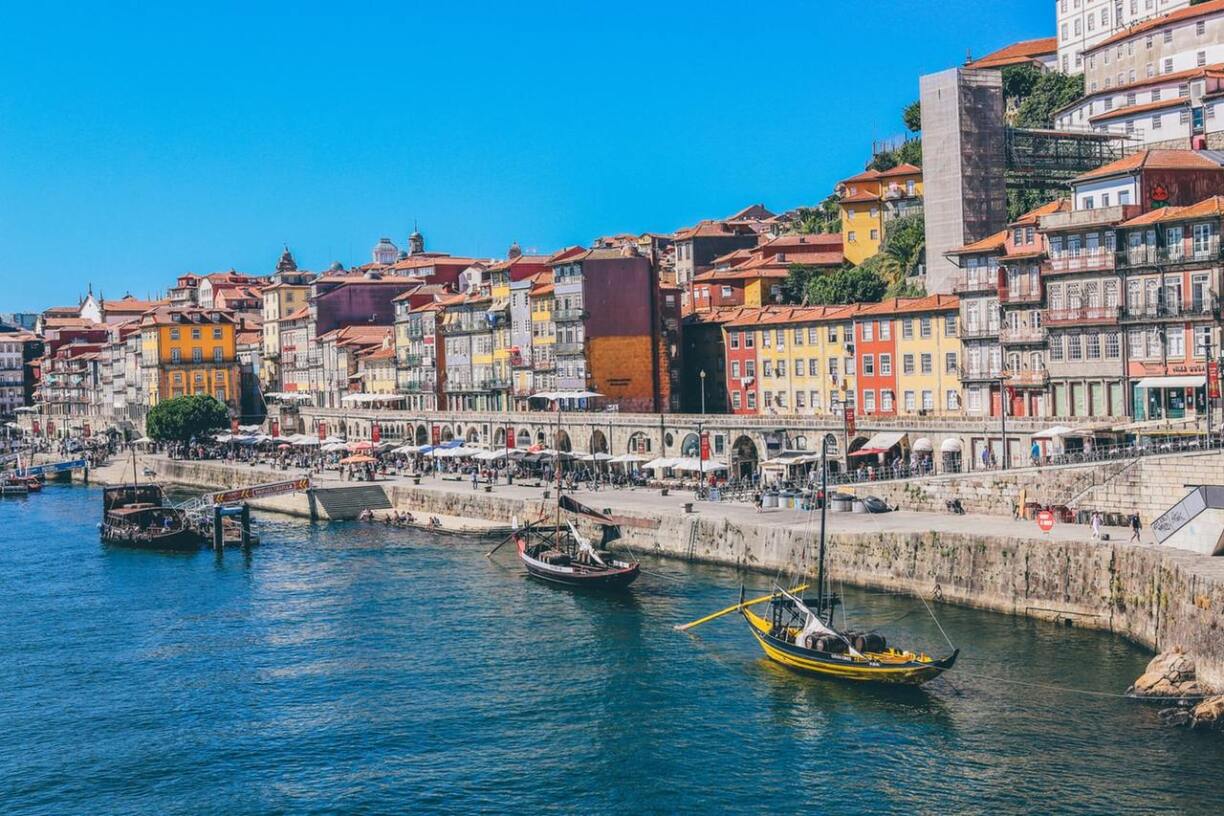 Une photo de la ville de Porto