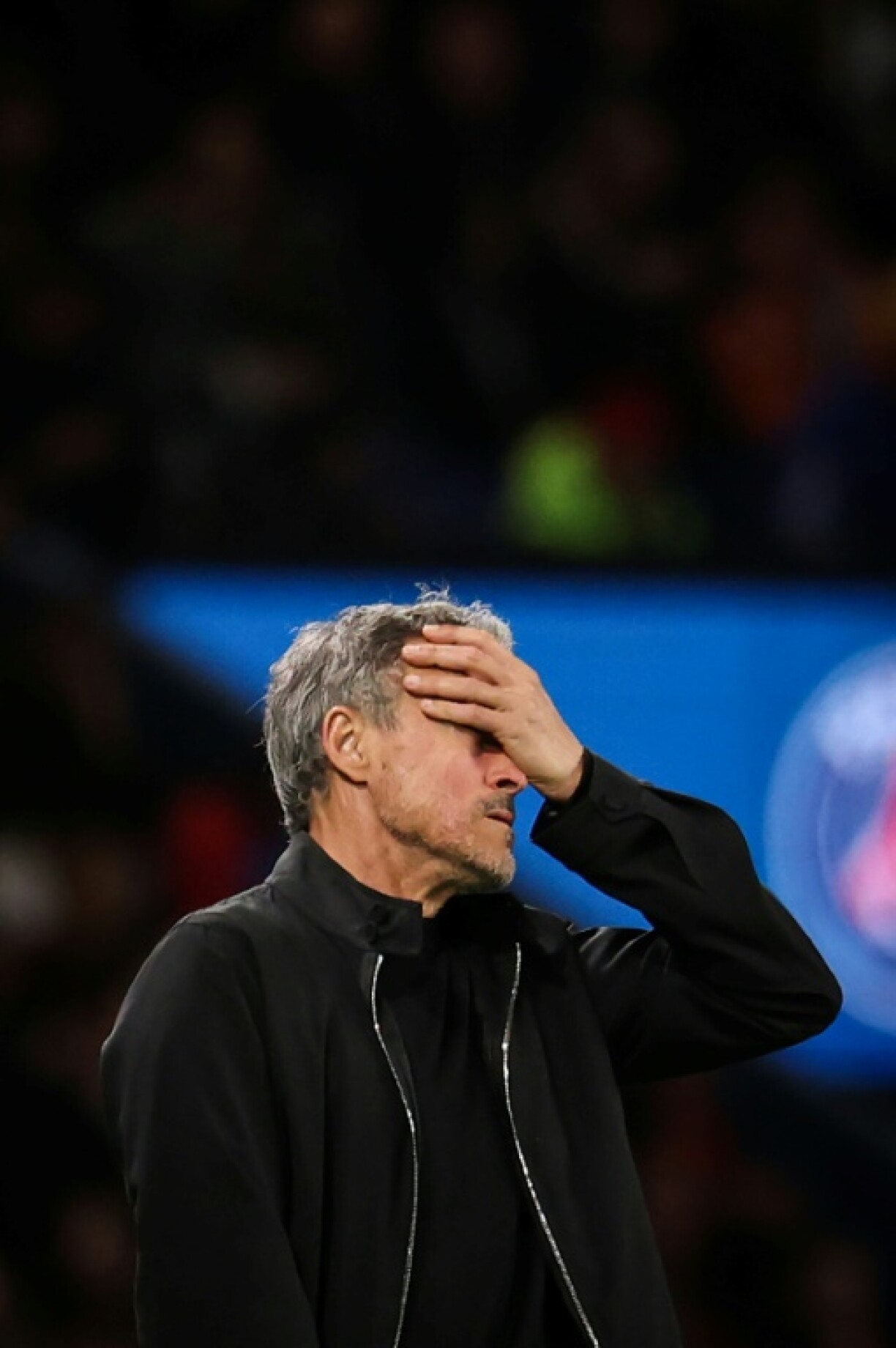 Le dépit de l'entraîneur du Paris SG Luis Enrique après la défaite contre Lyon (2-1) en Ligue 1, le 19 avril 2026 au Parc des Princes