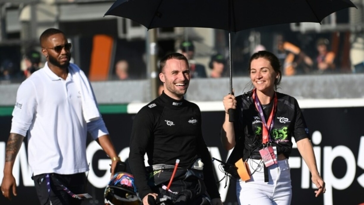 Le youtubeur français Lucas Hauchard, dit Squeezie, lors de la GP Explorer de course Formule 4, Le Mans, 9 septembre 2023