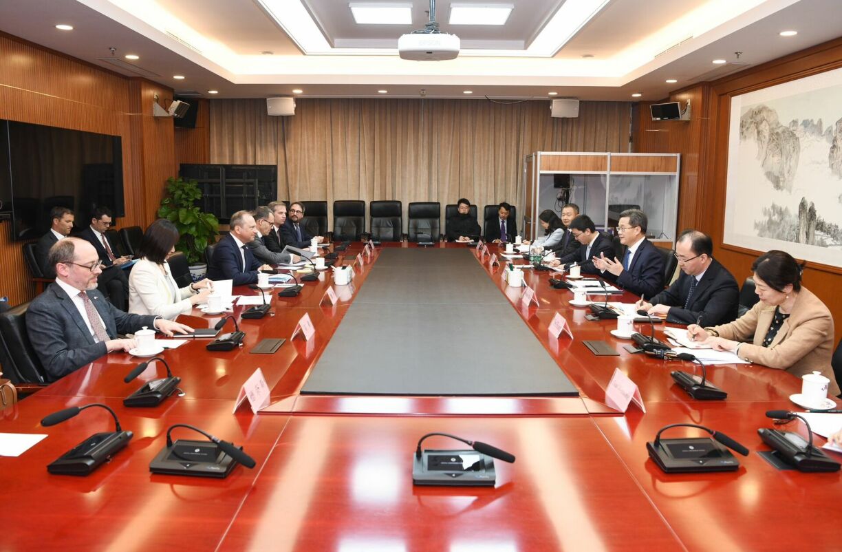 Reunioun mam chineesesche Finanzminister Lan Fo’an.