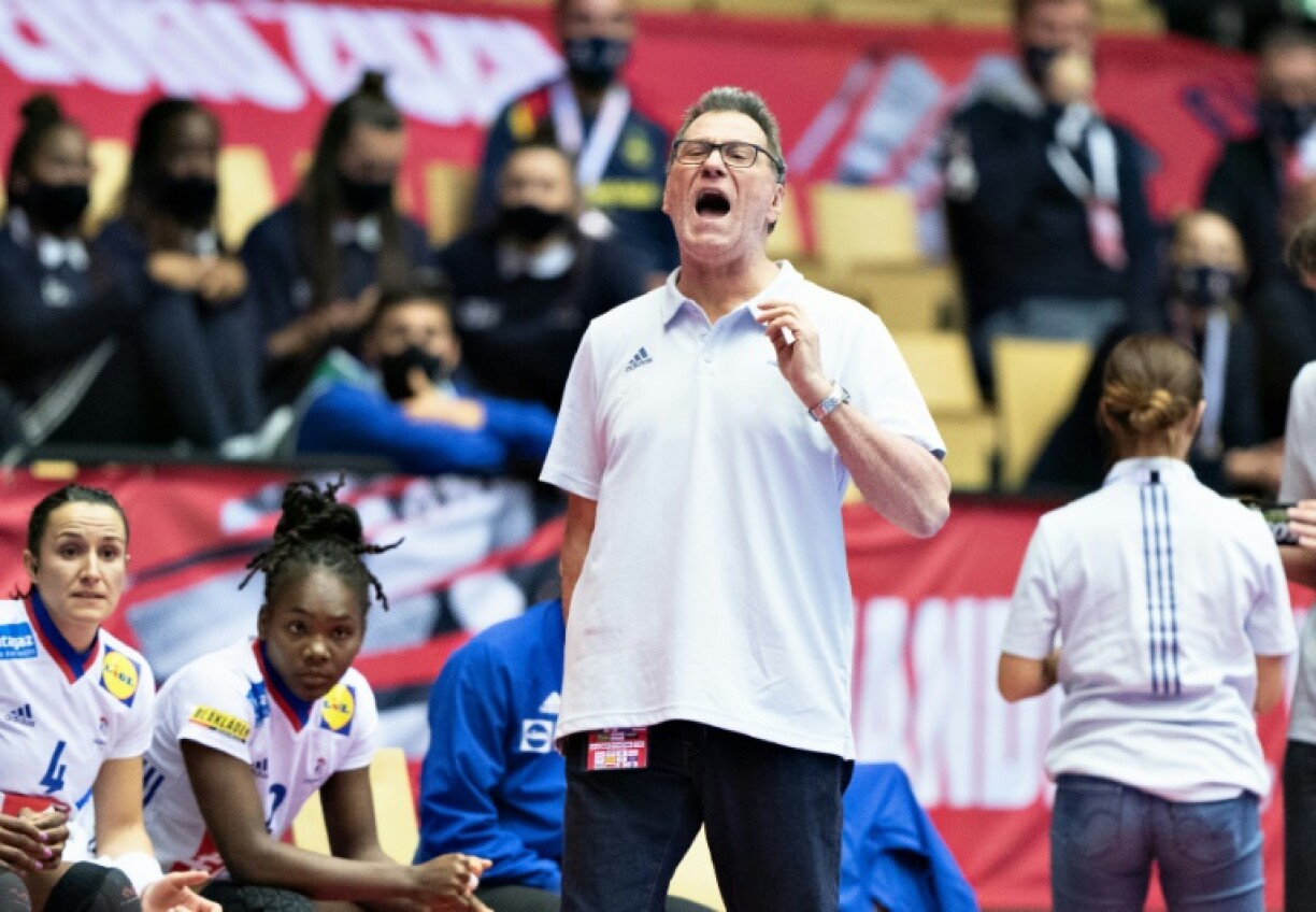 Le sélectionneur des Bleues, Olivier Krumbholz, lors du match de groupes de l'Euro face au Danemark, à Herning, le 8 décembre 2020