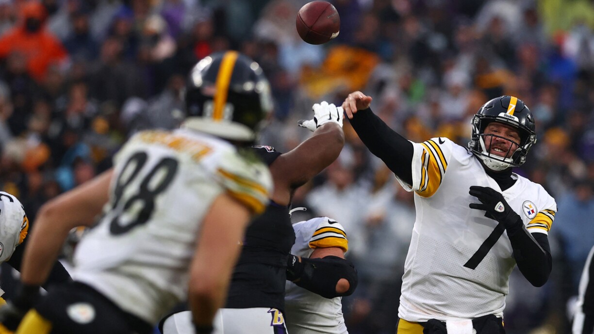 Mat der Victoire an der Qualifikatioun fir d'Playoffs gouf d'Karriär vum Ben Roethlisberger ëm op d'mannst 1 Match verlängert.